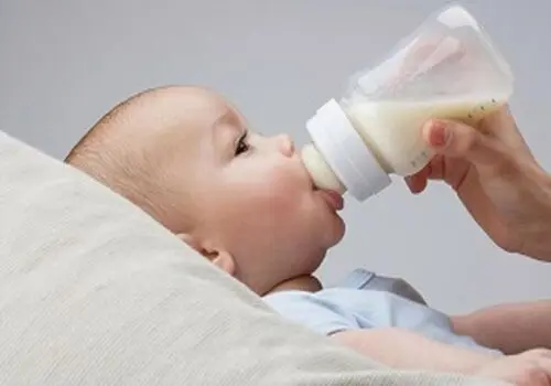 آیا نوزادان می‌توانند ماست بخورند؟