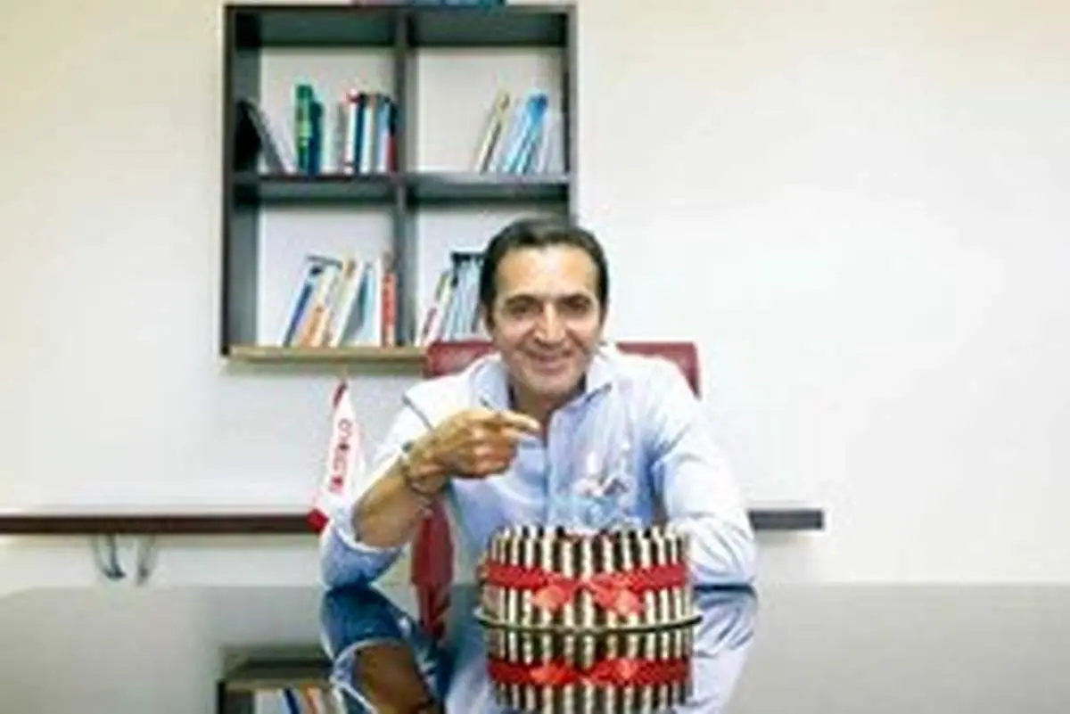 مدیران خواننده شدند، خواننده‌ها مدیر