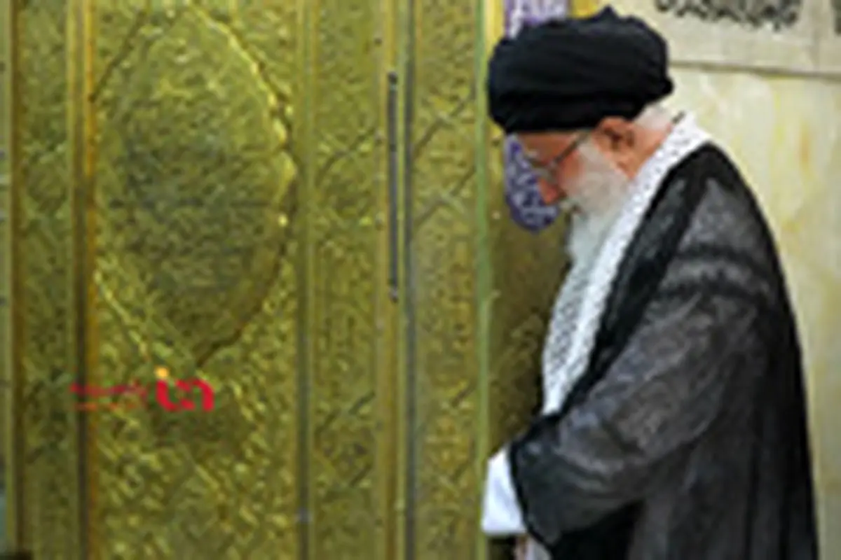 غبارروبی مضجع مطهر حضرت امام رضا (علیهالسلام)