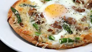 پیتزای مارچوبه، پیازچه و تخم مرغ