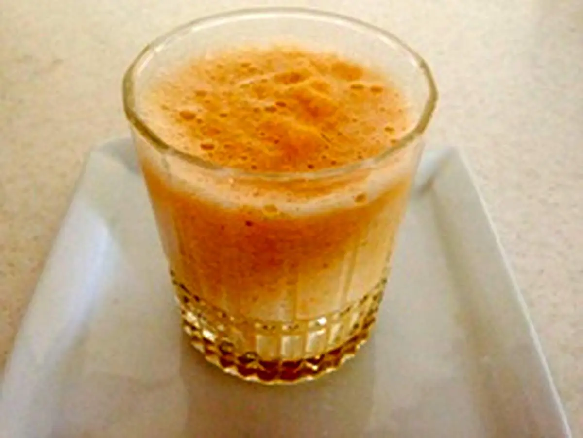 روش تهیه‌ی اسموتی کرفس و جوانه گندم