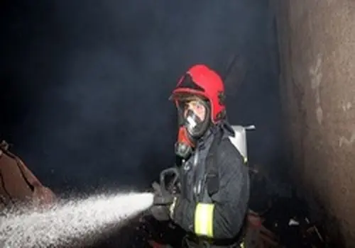 آتش‌سوزی وسیع در شهرک صنعتی آبادان؛ دود غلیظ ورودی شهر را فرا گرفت
