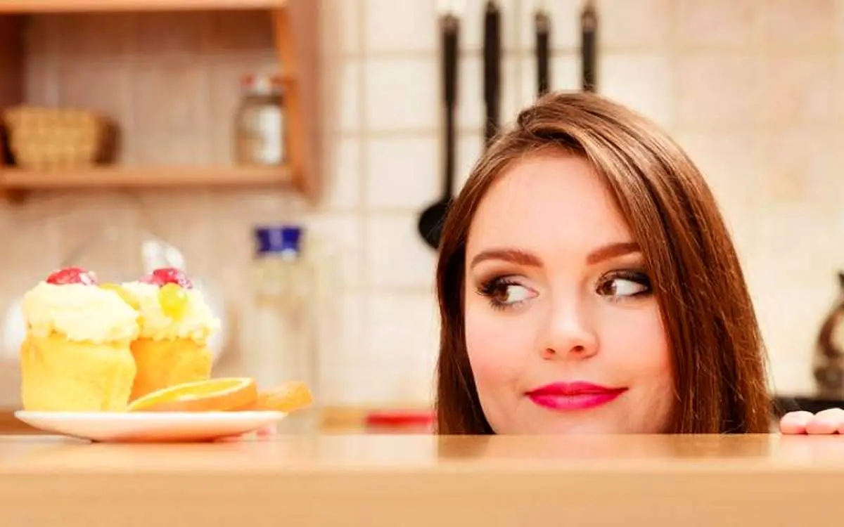 ۵ ترفند ساده برای کاهش میل شما به شیرینی جات