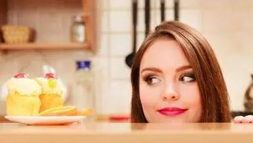 ۵ ترفند ساده برای کاهش میل شما به شیرینی جات