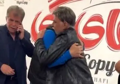 ادای احترام سعید سهیلی به مرتضی عقیلی با بوسیدن دستش/ویدیو 