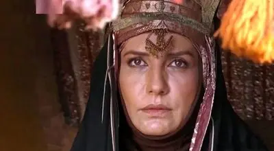 فریبا کوثری در آستانه ۶۰ سالگی با استایلی متفاوت و شیک در جشنواره فیلم کوتاه تهران!