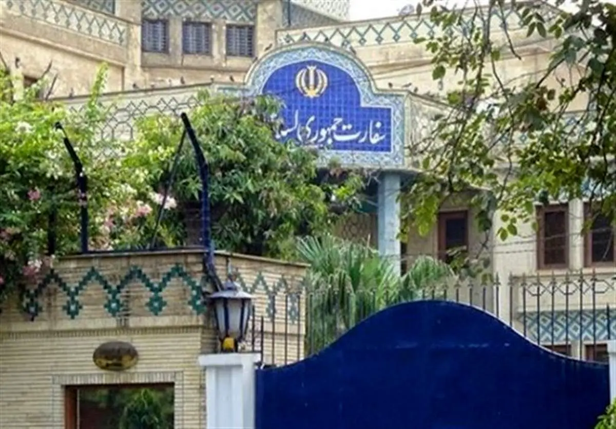 سفارت ایران ادعا دریافت پول برای عبور کشتی‌ها از تنگه هرمز  را رد کرد
