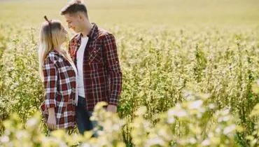 چگونه بدون حرف، علاقه خود را نشان دهیم؟ 12 روش موثر برای ابراز عشق
