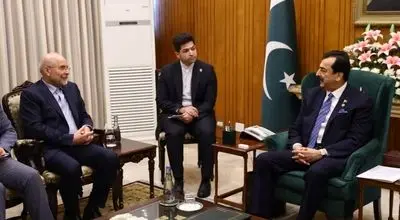 قالیباف در دیدار با رئیس سنای پاکستان: نسخه اردو کتاب «رفراندوم فلسطین» اهدا شد