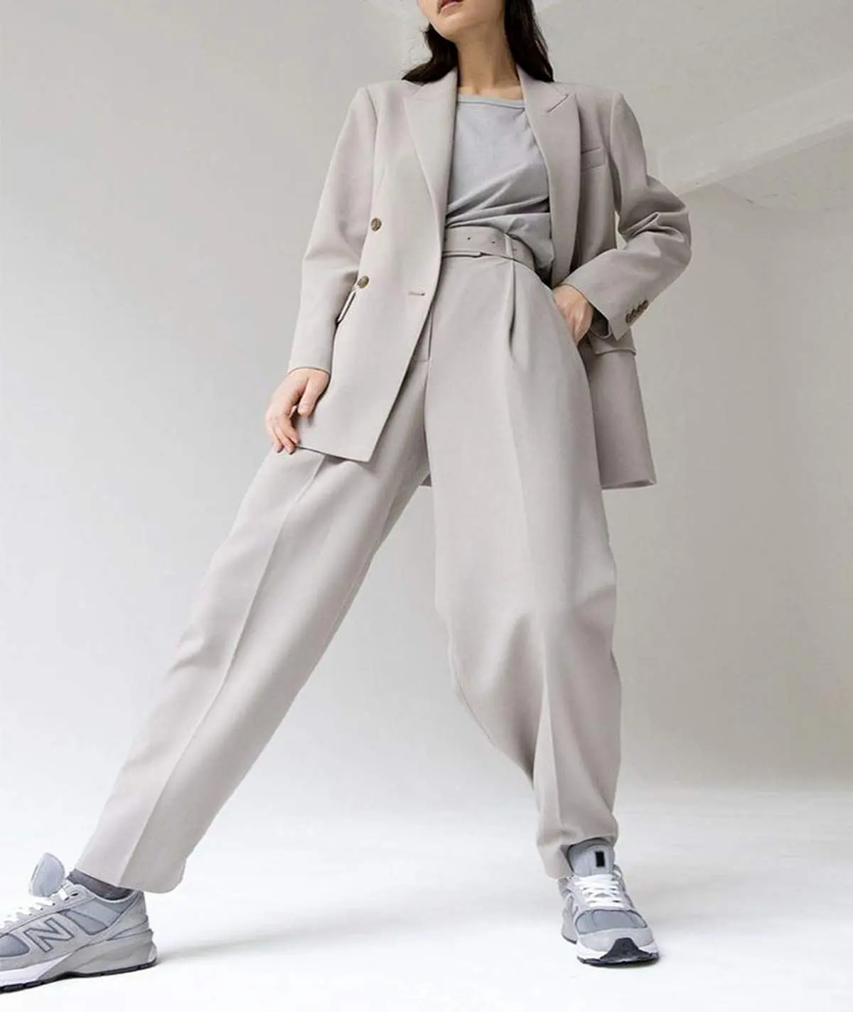 لباس خاکستری؛ انتخابی هوشمندانه با فواید روانی و زیبایی‌شناختی

