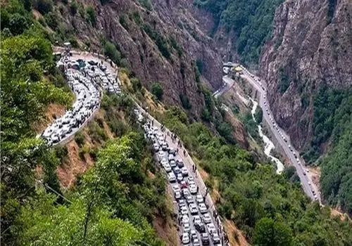  محورهای کندوان و هراز پرترافیک و مه آلود است 
