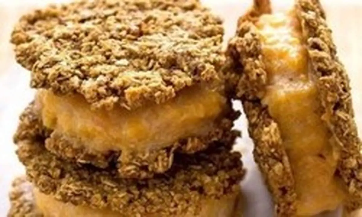 طرز تهیه ساندویچ‌ بستنی هلویی