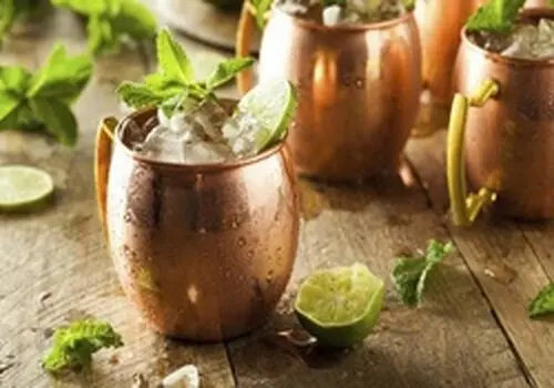 آب خوردن در لیوان مسی چه فوایدی دارد؟

