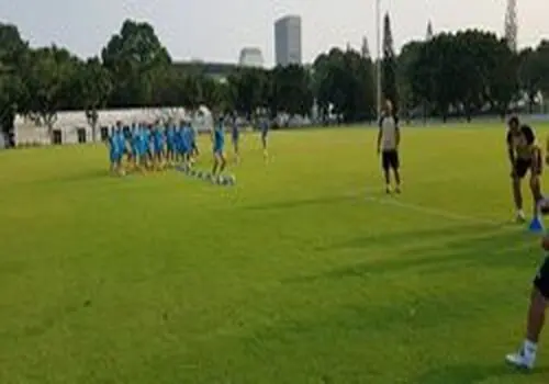 صحنه زیبا در لیگ ایران: خواستگاری وسط جشن/عکس