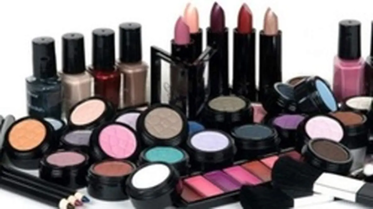 کشف  نیم تن لوازم آرایشی قاچاق