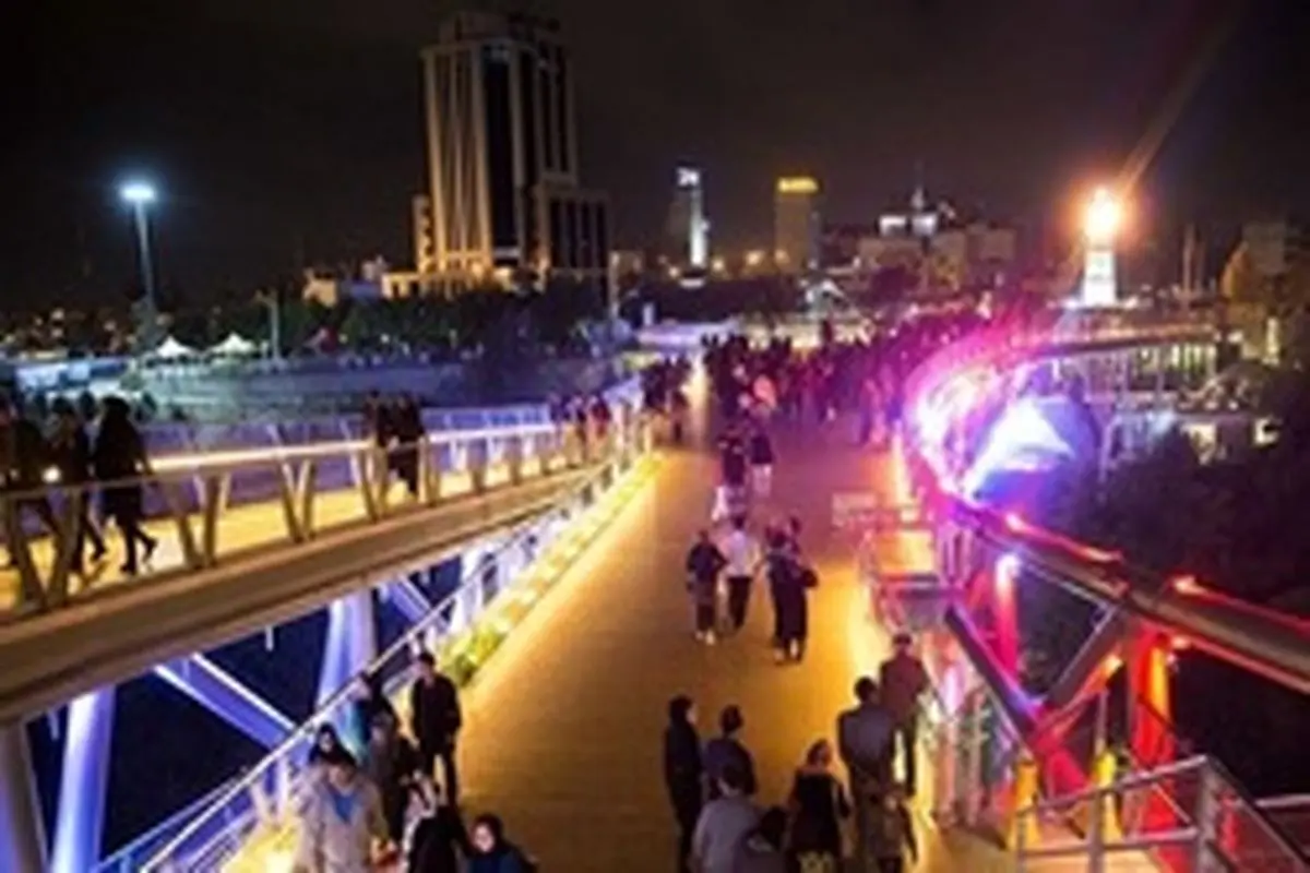 نورپردازی لیزری "پل طبیعت" در شب عید قربان