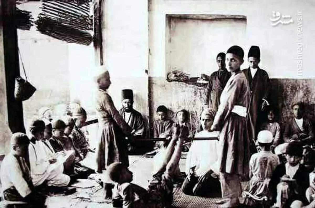 کتک‌زدن چپ دست‌ها در مکتب خانه! +عکس