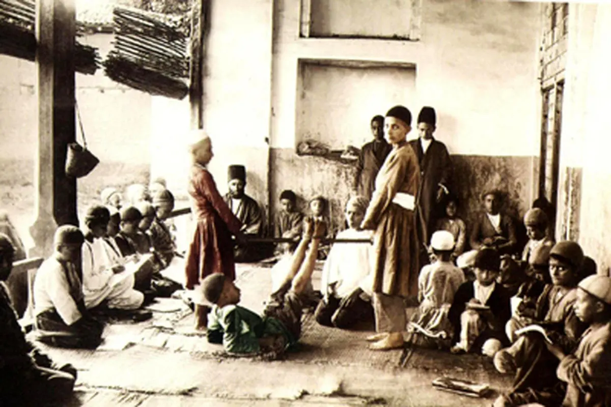 کتکزدن چپ دستها در مکتب خانه! + عکس