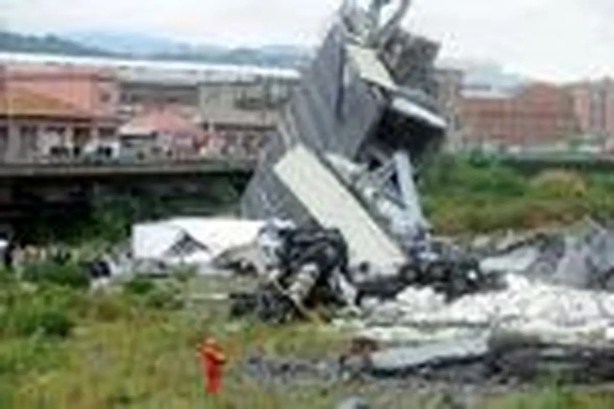 سقوط مرگبار پل در ایتالیا در قاب تصویر