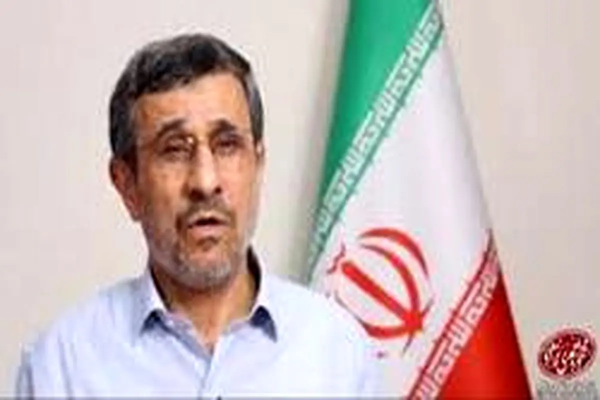 نگاهی به رفتارهای اخیر احمدی نژاد