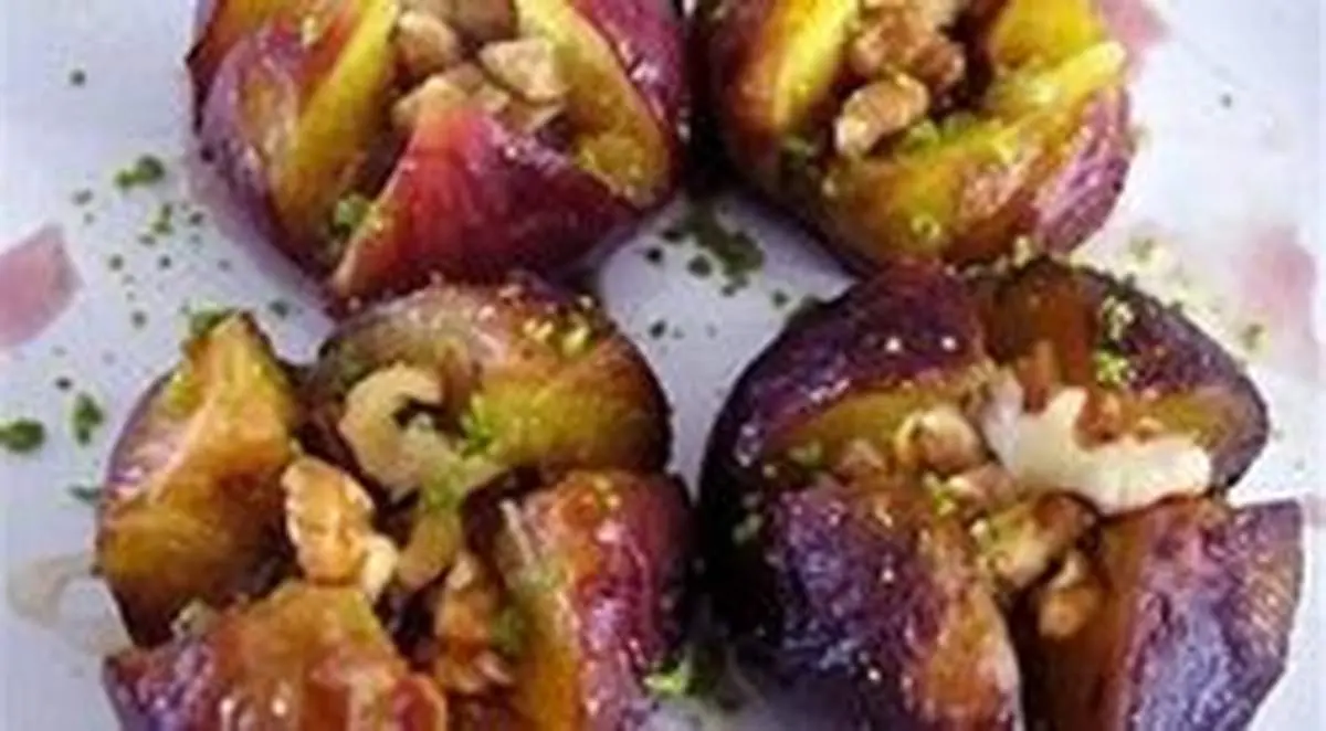 طرز تهیه دسری خوشمزه با انجیر و گردو برای سالمندان