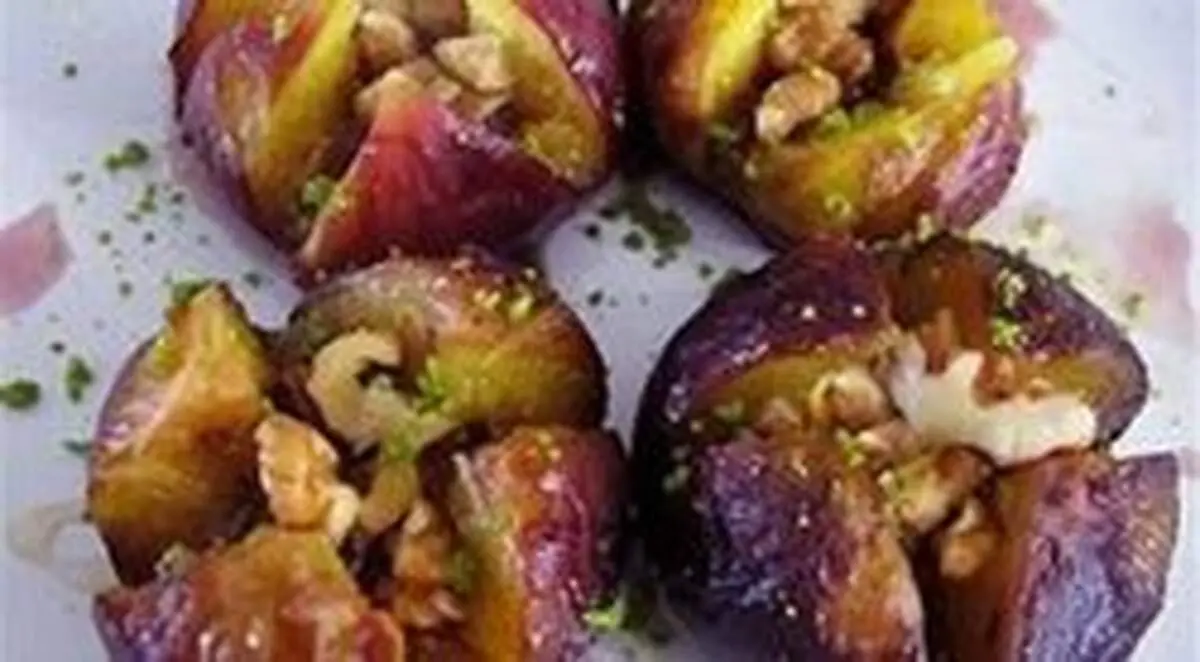 طرز تهیه دسری خوشمزه با انجیر و گردو برای سالمندان