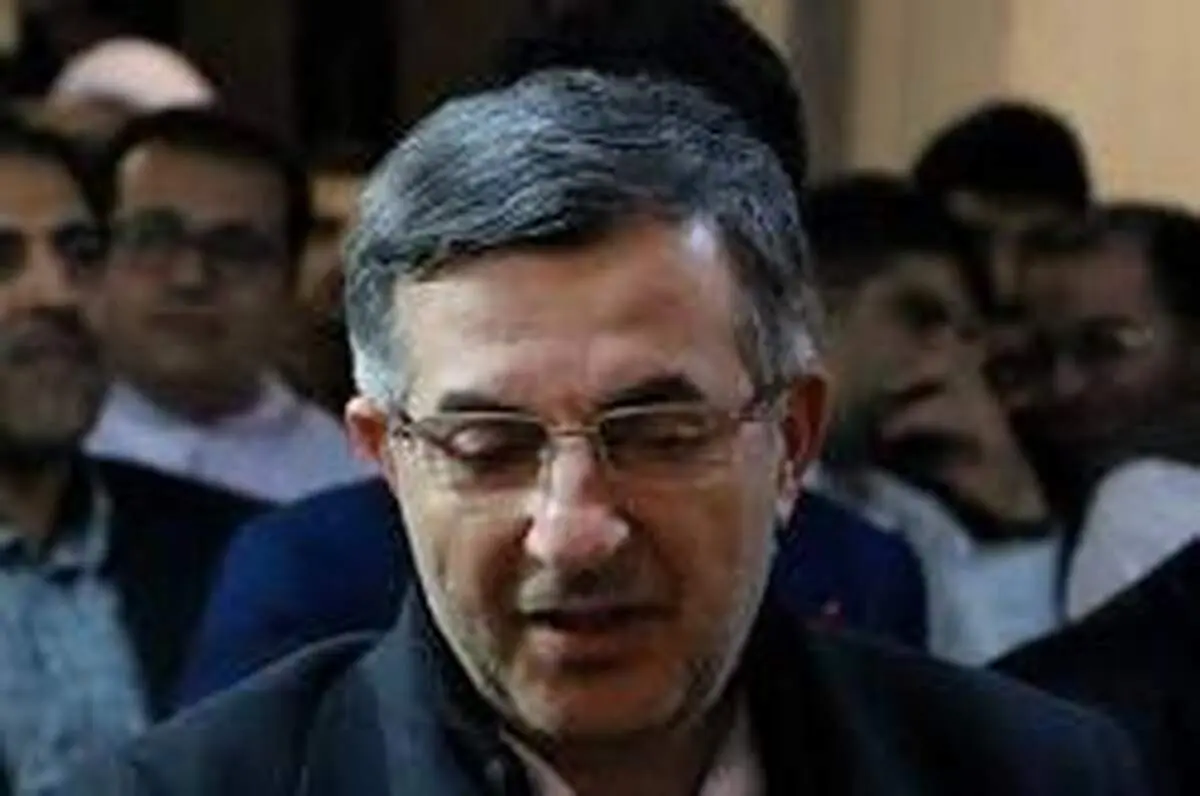 مشایی وکلایش را هم از حضور در دادگاه منع کرد