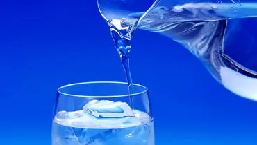 ۷ دلیل برای اینکه بیشتر آب بنوشید