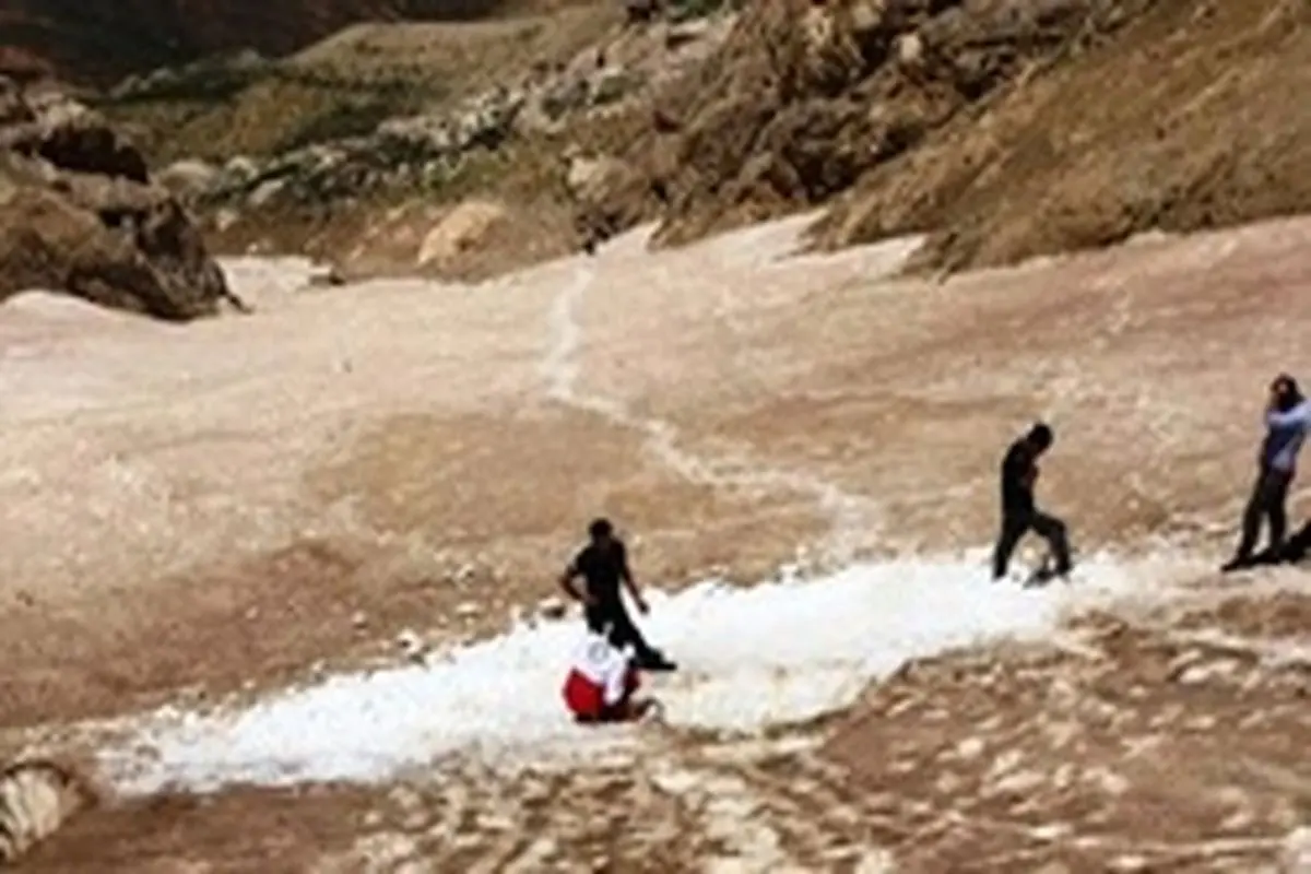 نجات دو کوهنورد ناپدید شده در ارتفاعات دنا