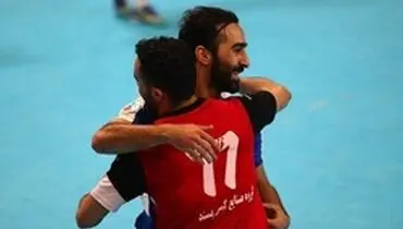 واکنش ناظر به شعار هواداران تیم گیتی‌پسند