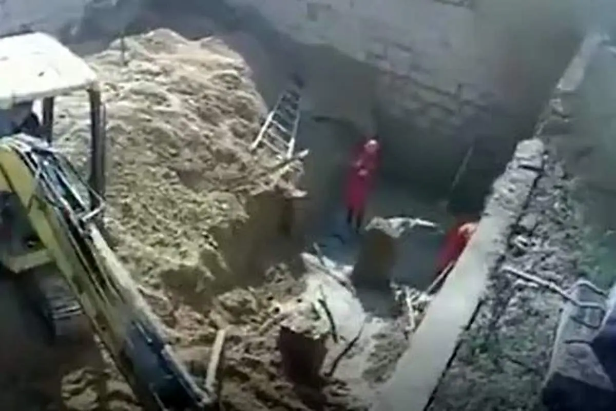 لحظه دفن کارگران هنگام گود برداری