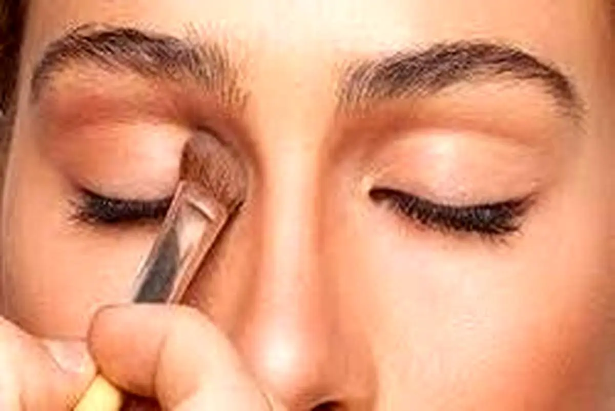 ترفند آرایشی برای آماده سازی پلک برای سایه