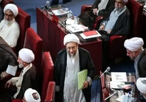 خطیب جمعه تهران: مسئولان باید فوری پاسخگو باشند و شفاف با مردم سخن بگویند

