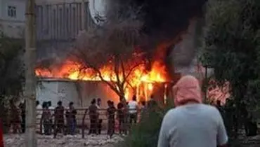 حمله معترضان به ساختمان استانداری بصره