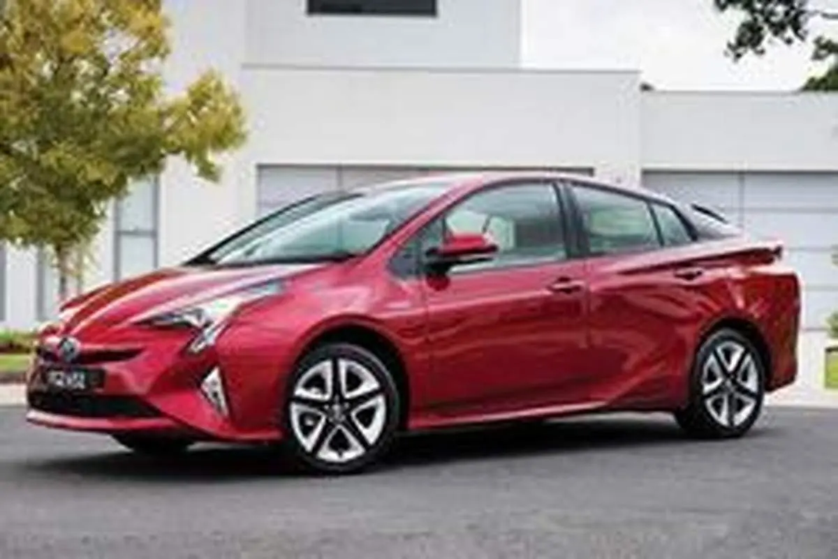 آشنایی با تویوتا پریوس و زیر و بم این خودرو