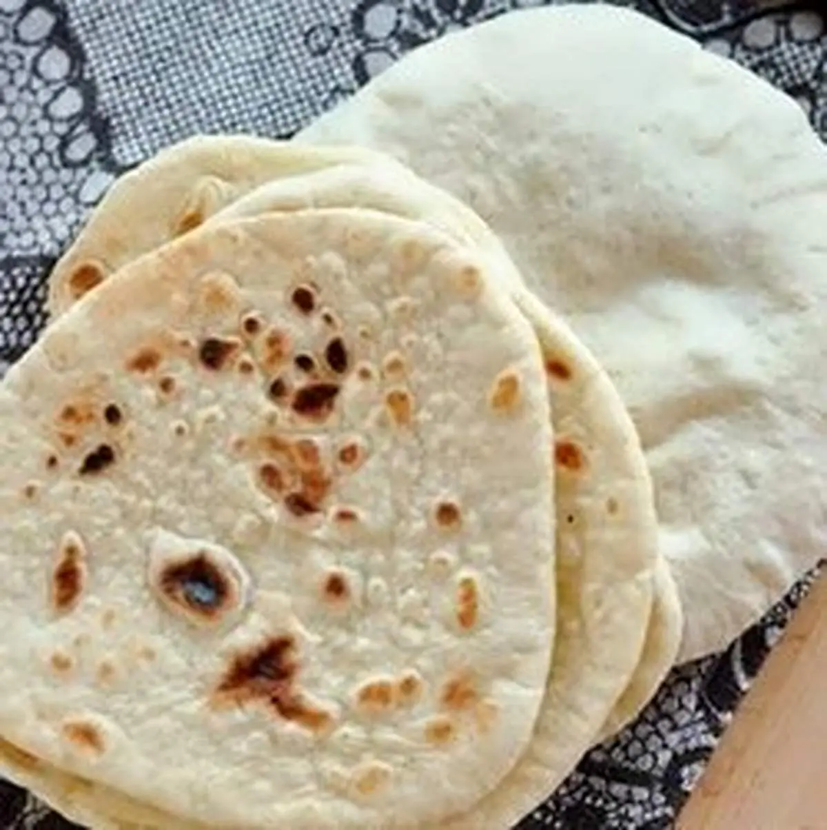 طرز تهیه نان قابلمه‌ای ساده