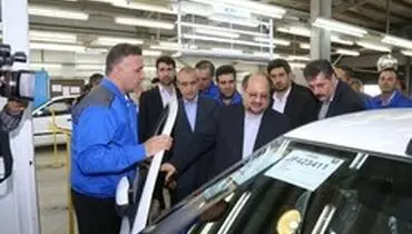 شریعتمداری: وجود تعدادی خودرو در انبار خودروسازها به‌معنی احتکار نیست
