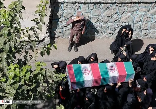 آغاز تشییع پیکرهای پاک ۱۰۰ شهید گمنام در تهران