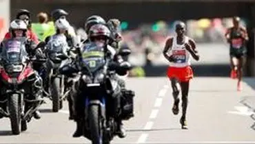 دونده کنیایی رکورد «دو ماراتن» را شکست