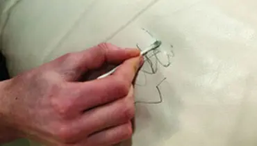 نحوه پاک کردن لکه خودکار از روی چرم سفید