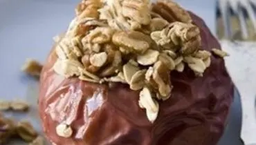 طرز تهیه سیب پخته‌ زنجبیلی با جوی دوسر و گردو