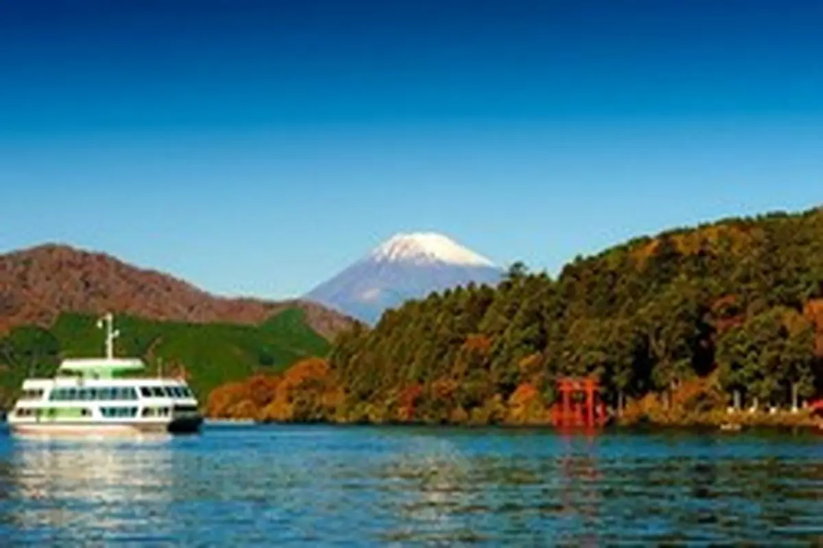 دریاچه آشی، دریاچه ای با پس زمینه کوه فوجی در ژاپن