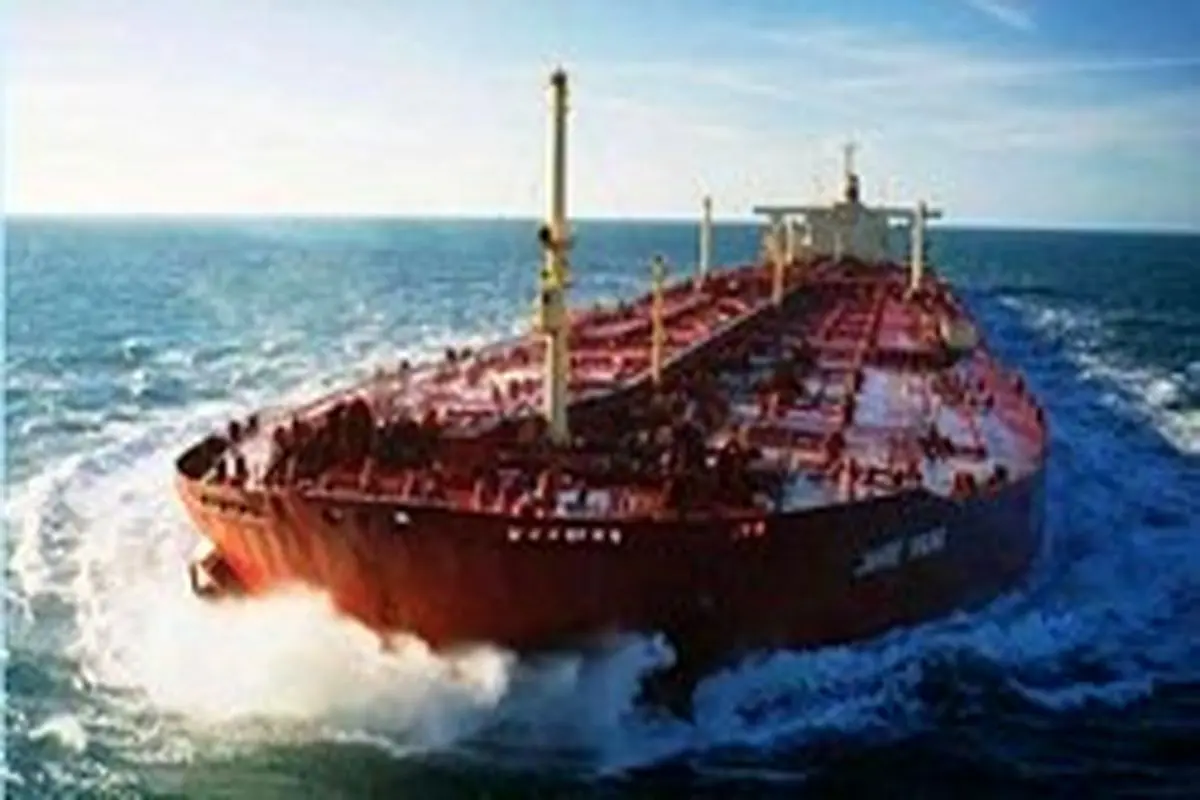 بلومبرگ:ایران ذخیره نفت  بر روی دریا را دوباره آغاز کرد