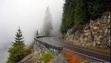 هشدار به رانندگان: جاده‌ های شمال غرق در مه و باران