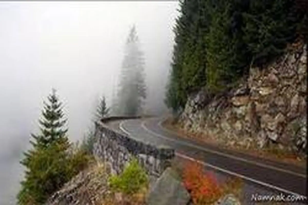 هشدار به رانندگان: جاده‌ های شمال غرق در مه و باران