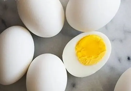 خواص سفیده تخم مرغ برای بدنسازی: منبعی غنی از پروتئین و ویتامین ها
