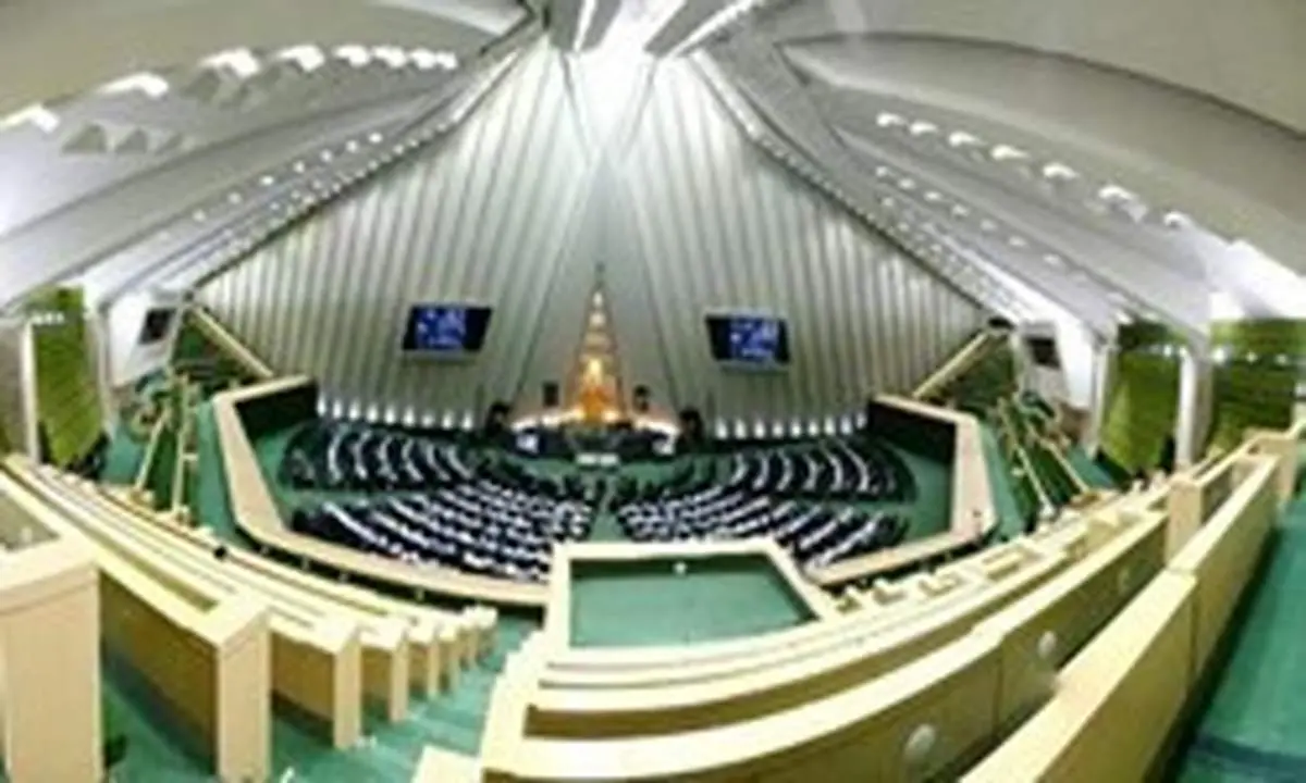 یک نماینده: برخی مسئولان خود به یک معضل تبدیل شده‌اند