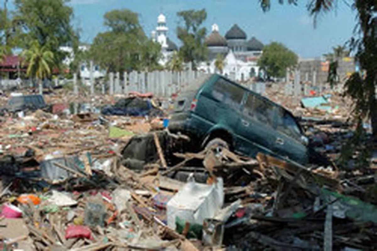 ۳۸۴ کشته در  زلزله و سونامی اندونزی