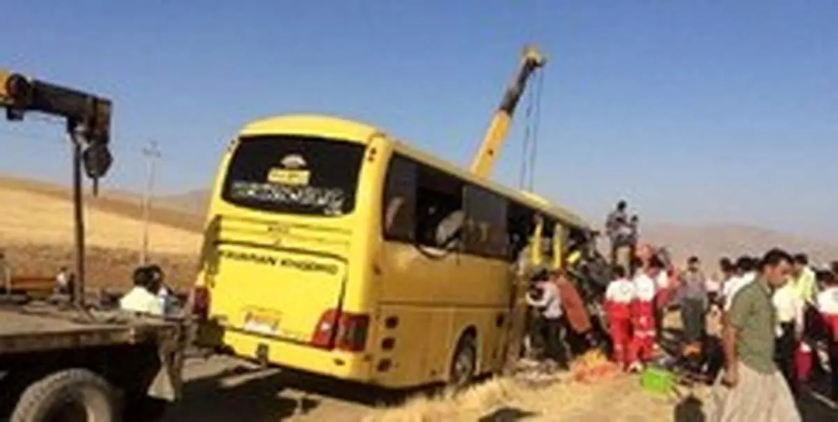 برخورد اتوبوس با تراکتور در اردبیل حادثه ساز شد