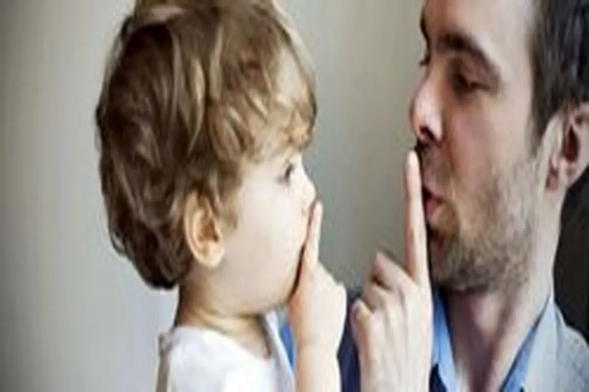 وقتی کودکی حرف بد می‌زند چه باید کرد؟